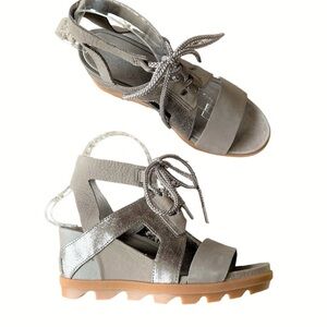 Sorel Joannie II Metallic Taupe Gray Wedge Sandals Sz 8